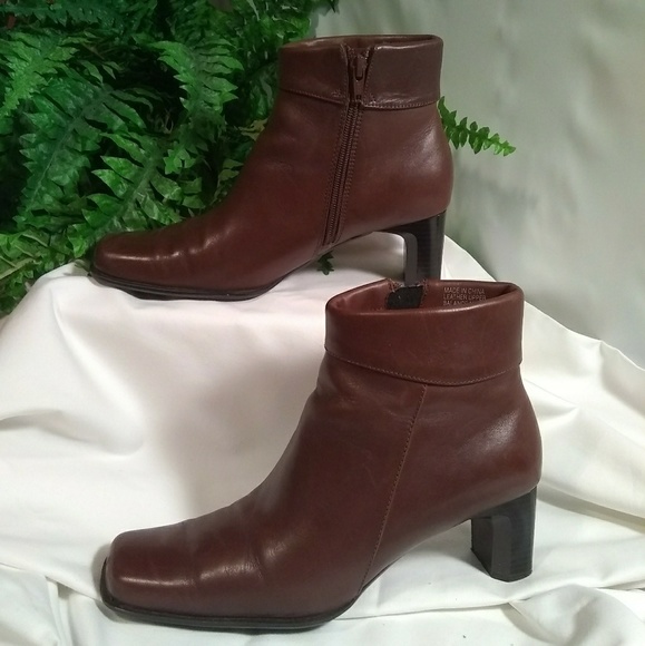 White Mountain "Paramount" Ankle Boots sz 8 - Picture 1 of 8